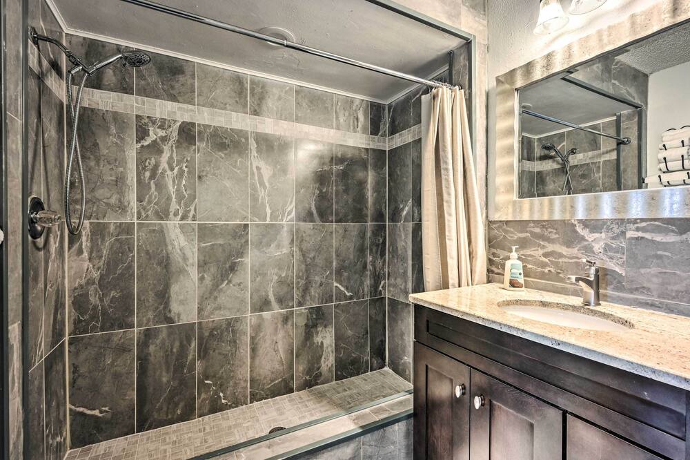 Photo of Bathroom in Durant
