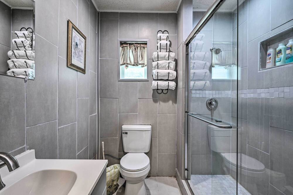 Photo of Bathroom in Durant