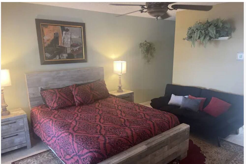 Photo of Bedroom in Paradise Lakes