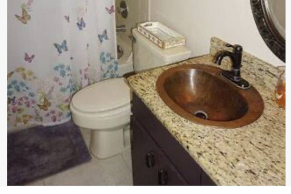 Photo of Bathroom in Paradise Lakes