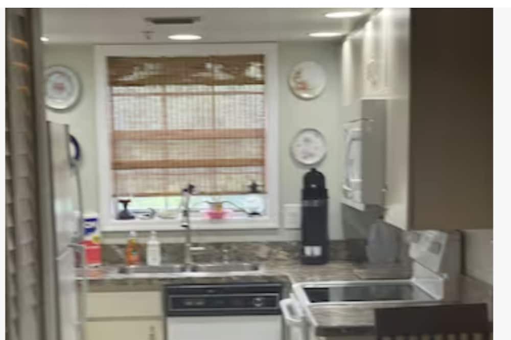Photo of Kitchen in Paradise Lakes