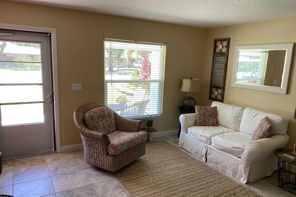 Photo of Livingroom in Horton Shores