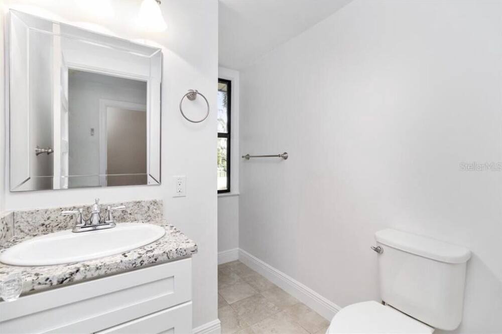Photo of Bathroom in Auburndale