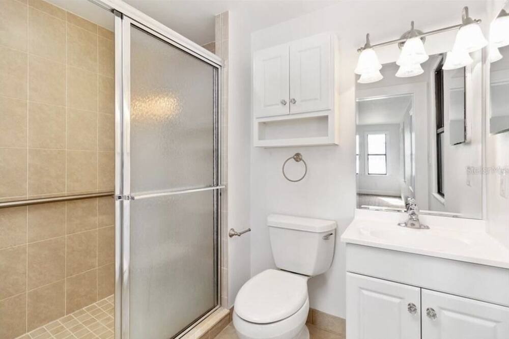 Photo of Bathroom in Auburndale