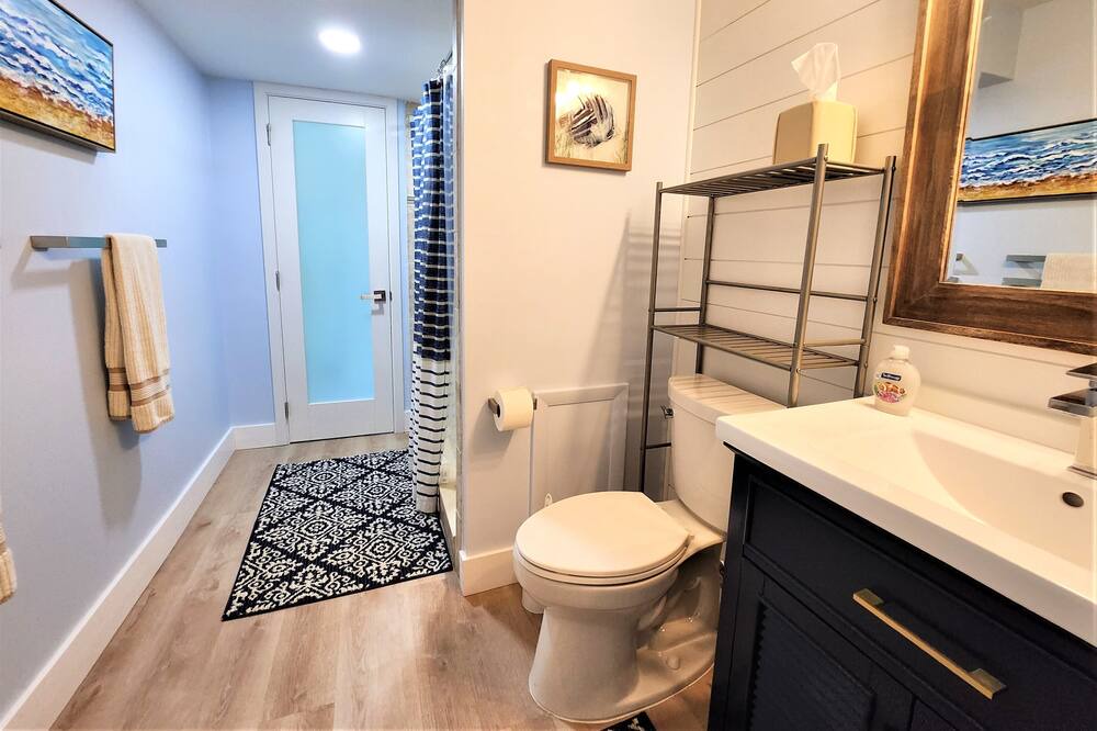 Photo of Bathroom in Harbor Heights