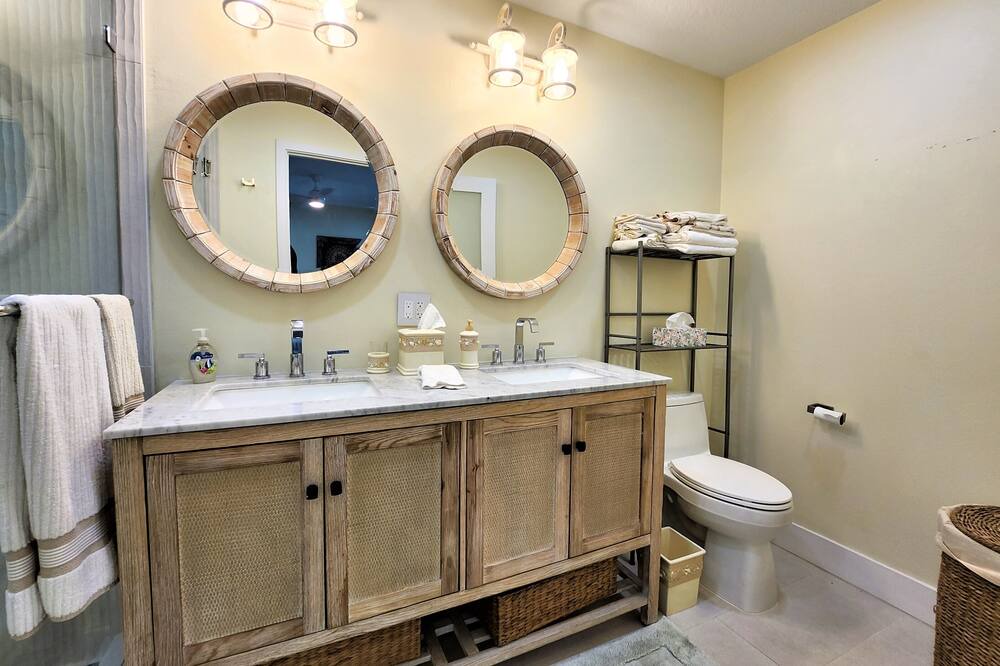Photo of Bathroom in Harbor Heights