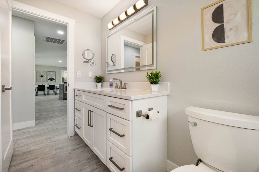 Photo of Bathroom in Cocoa Isles