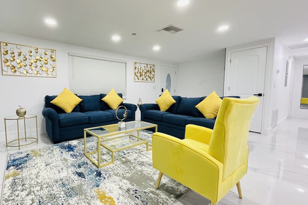 Photo of Livingroom in Temple Crest