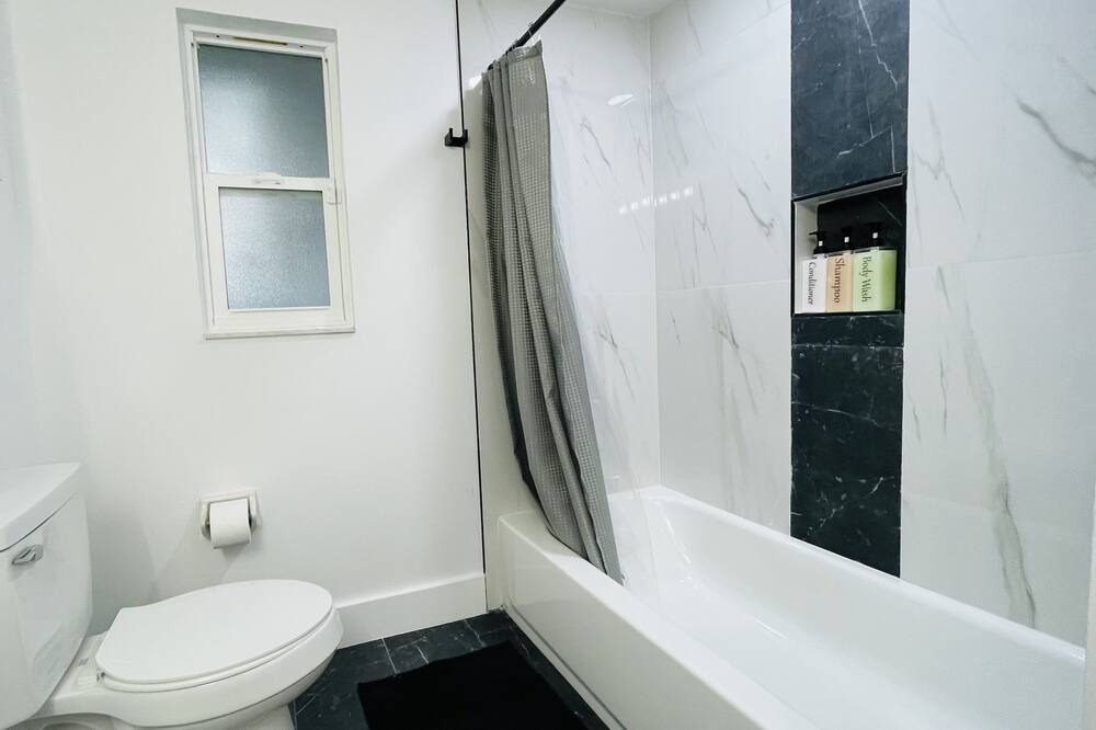 Photo of Bathroom in Temple Crest