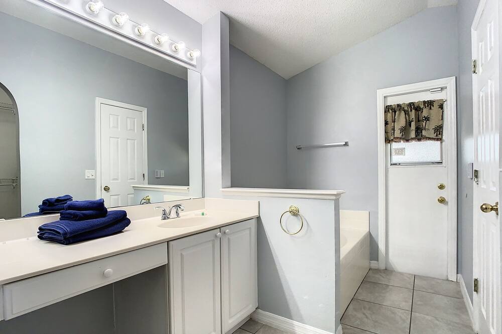 Photo of Bathroom in Sunridge Woods