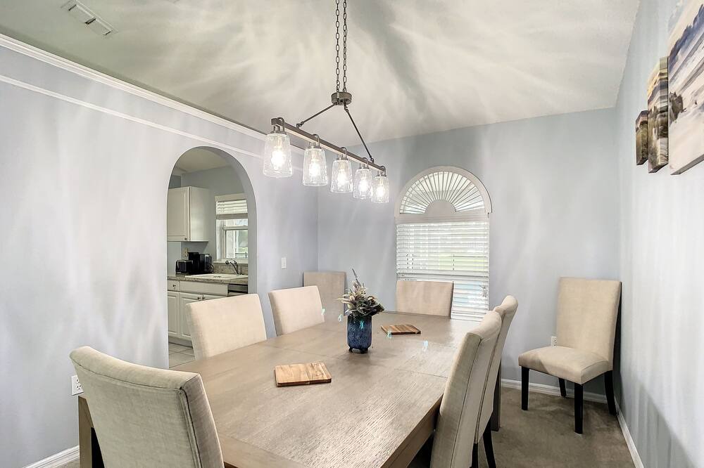 Photo of Livingroom in Sunridge Woods
