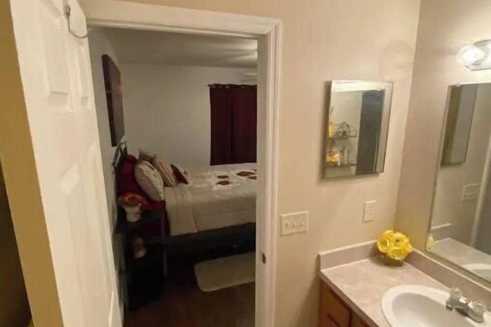 Photo of Bathroom in Port Tampa City