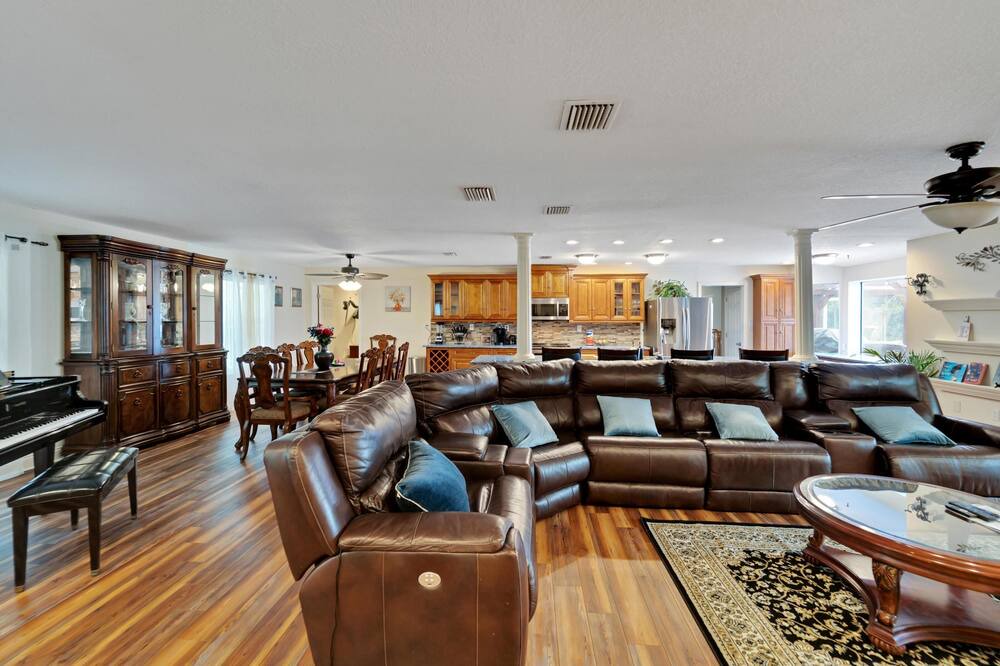 Photo of Livingroom in Seffner Community Alliance