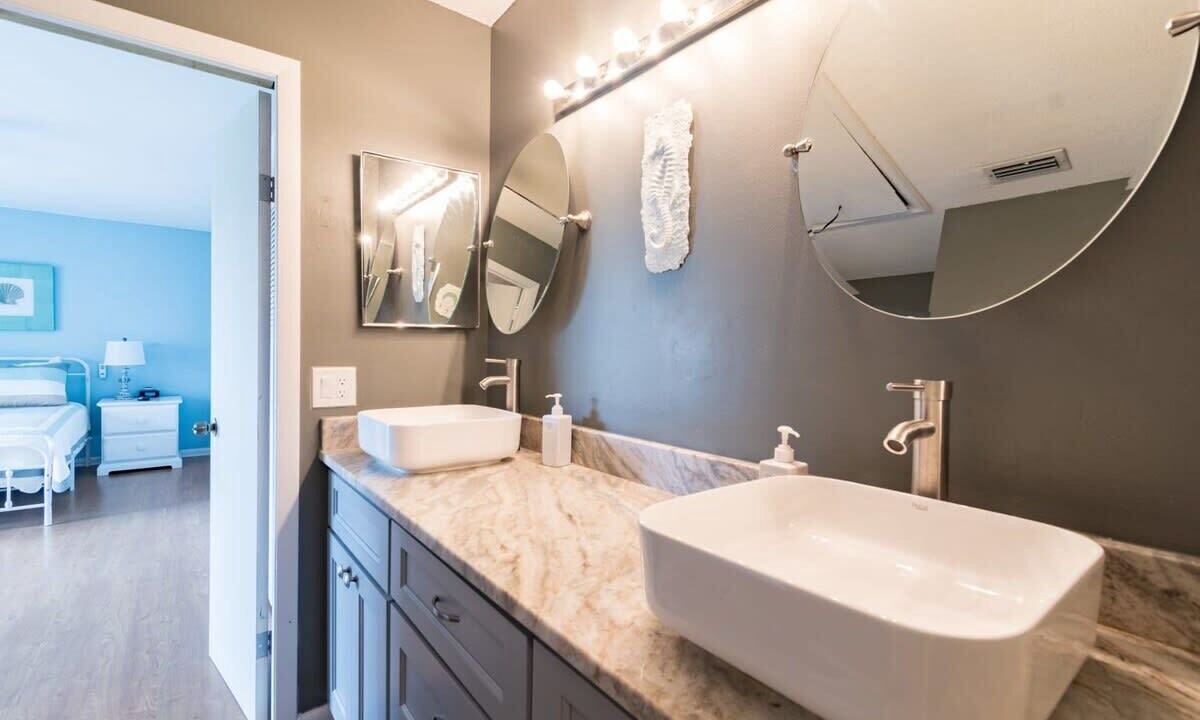 Photo of Bathroom in Cocoa Isles