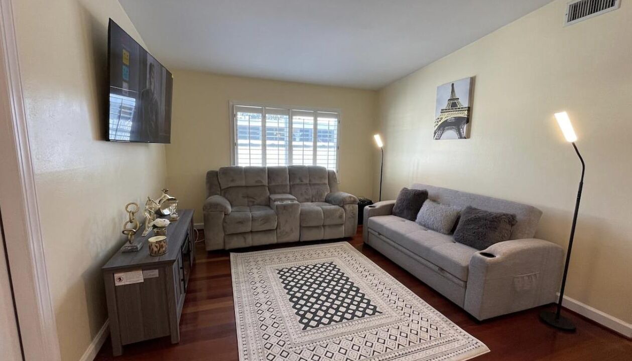 Photo of Livingroom in Pinecrest West Park