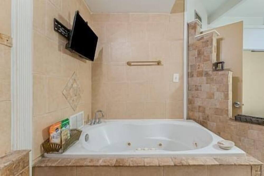 Photo of Bathroom in Clair-Mel City
