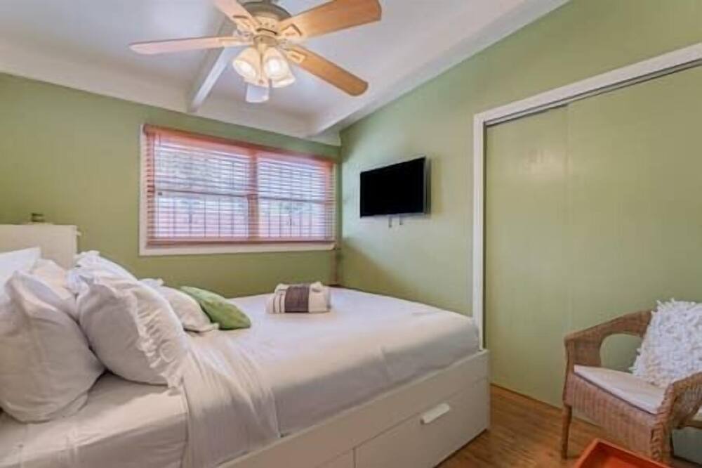 Photo of Bedroom in Clair-Mel City