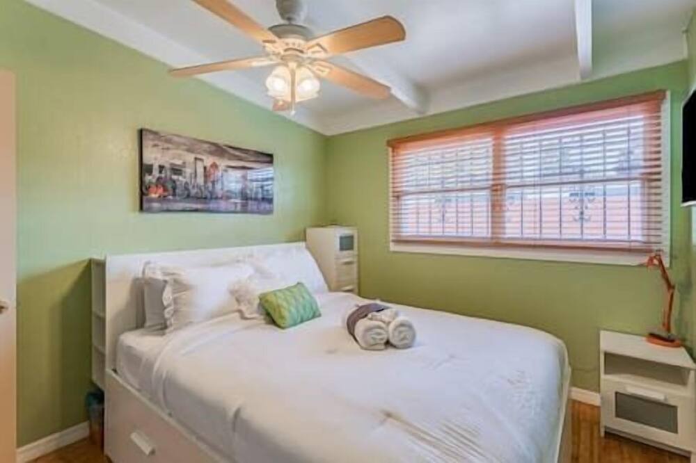 Photo of Bedroom in Clair-Mel City