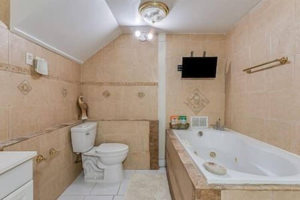 Photo of Bathroom in Clair-Mel City