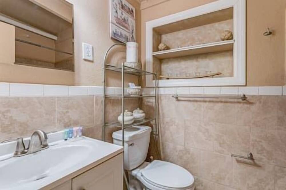 Photo of Bathroom in Clair-Mel City
