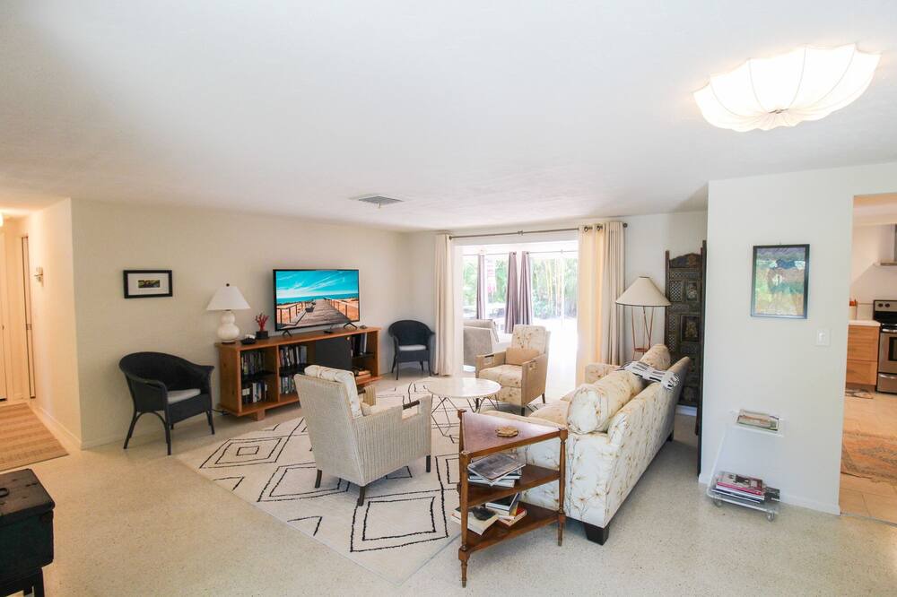 Photo of Bedroom in Gulf Gate Estates