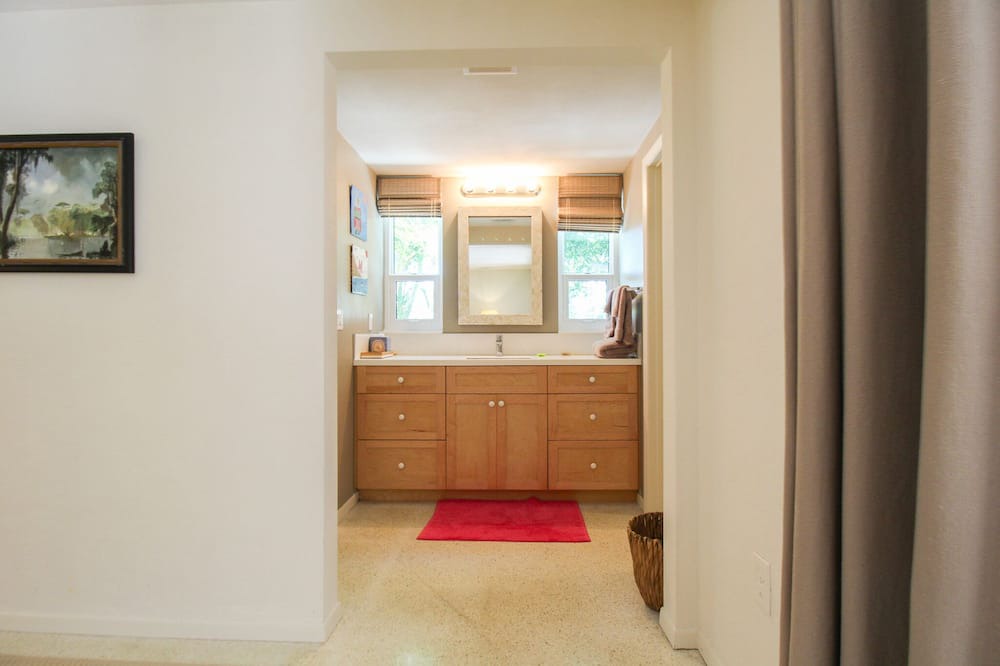Photo of Bathroom in Gulf Gate Estates