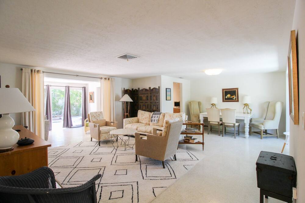Photo of Others in Gulf Gate Estates