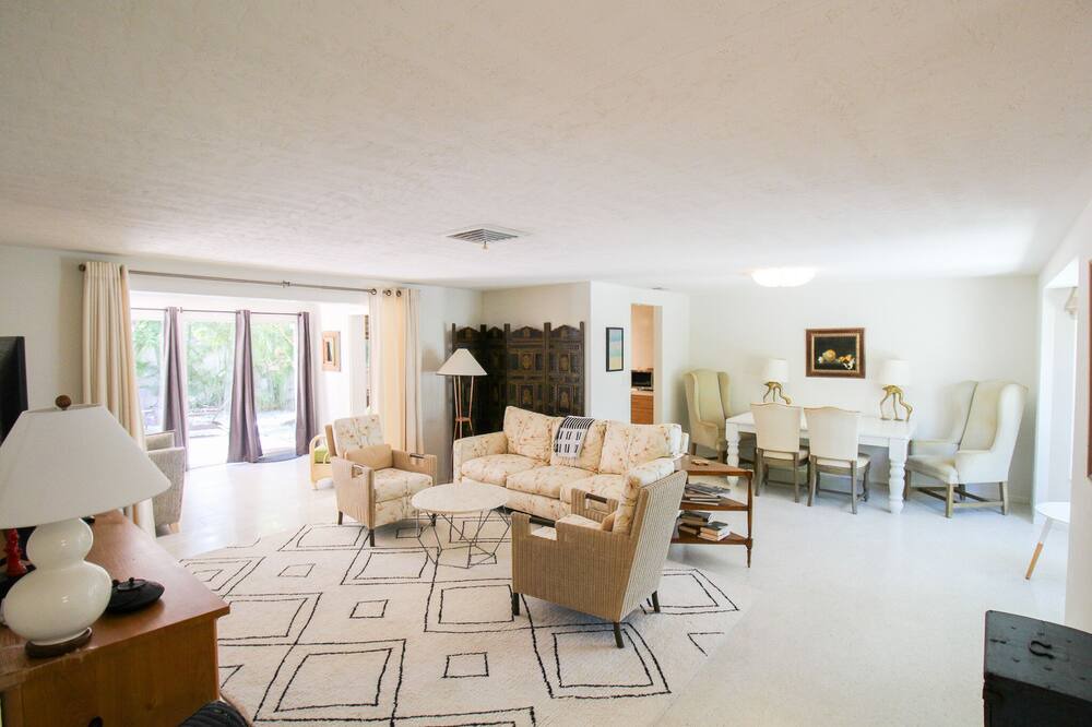 Photo of Others in Gulf Gate Estates