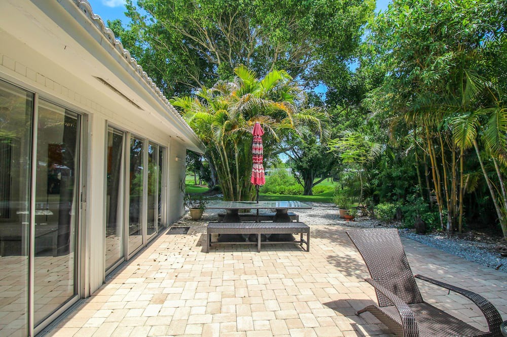 Photo of Outdoor in Gulf Gate Estates