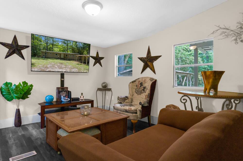 Photo of Livingroom in Nobleton