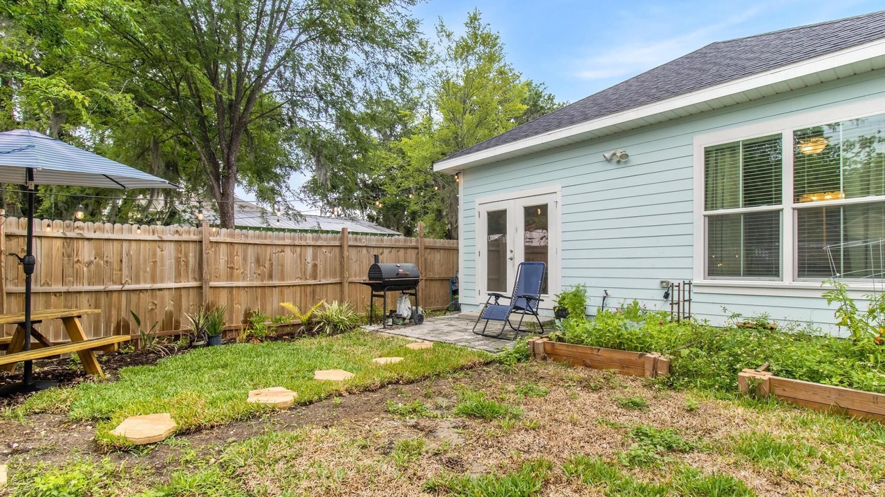 Photo of Outdoor in Pleasant Street