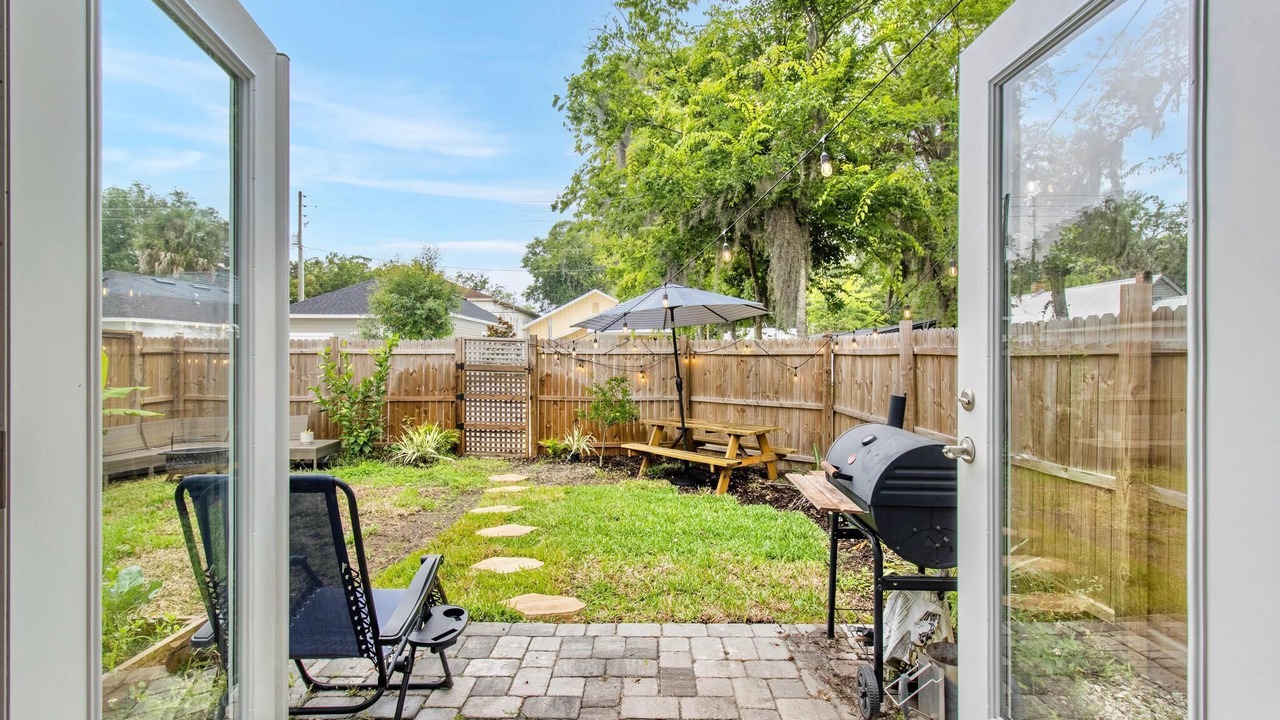 Photo of Outdoor in Pleasant Street