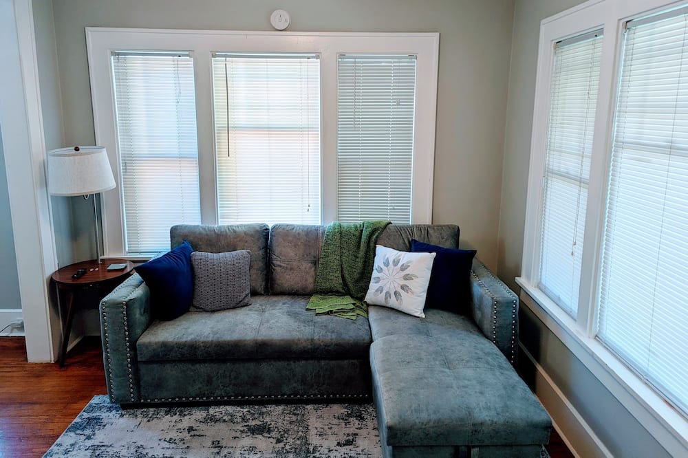 Photo of Livingroom in Historic Old Northeast