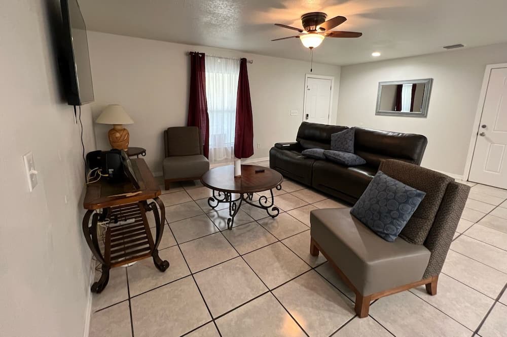 Photo of Livingroom in Sulphur Springs