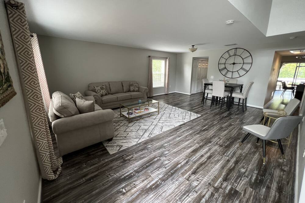 Photo of Livingroom in Suncoast Meadows
