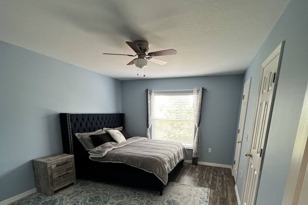 Photo of Bedroom in Suncoast Meadows