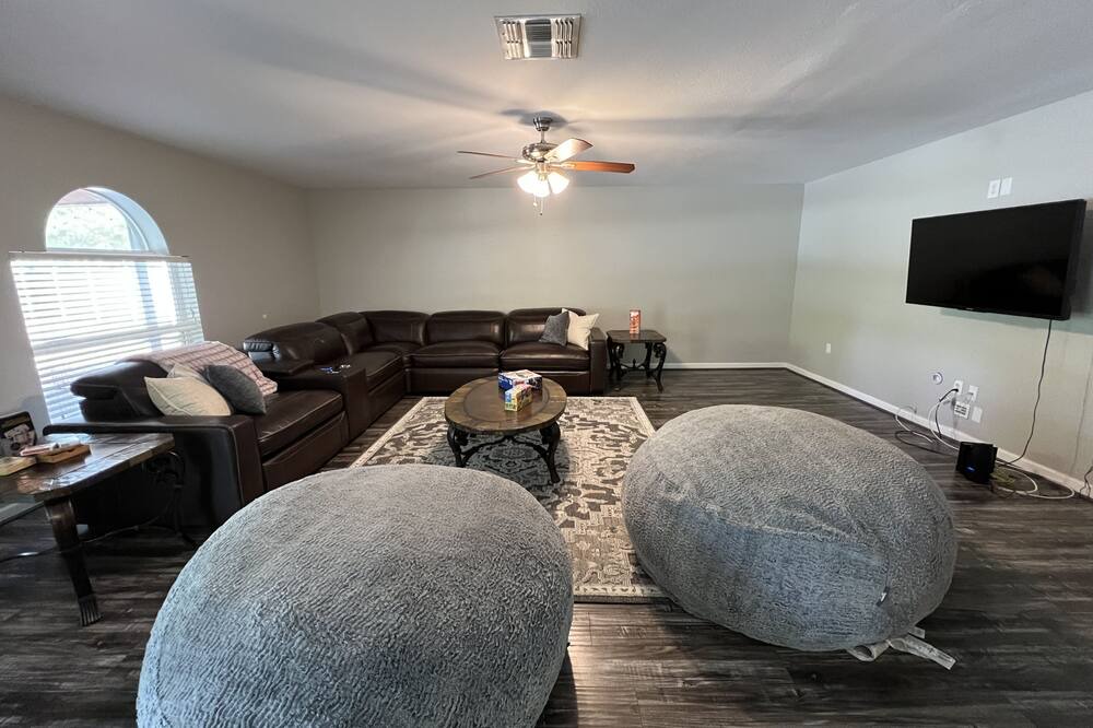 Photo of Livingroom in Suncoast Meadows