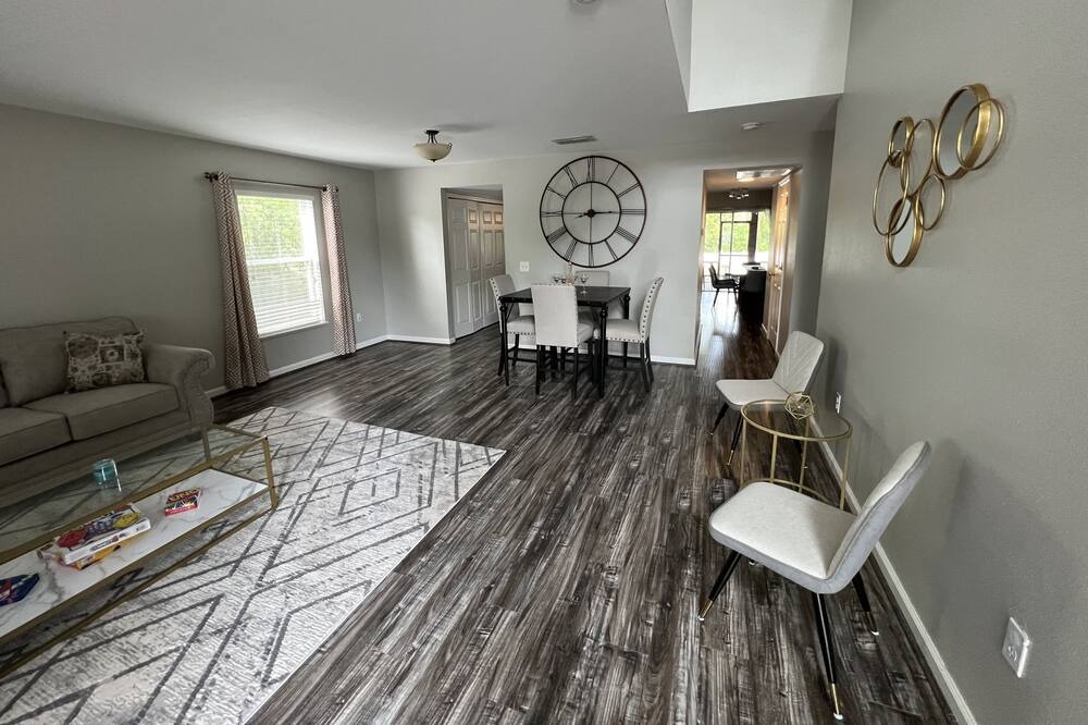 Photo of Livingroom in Suncoast Meadows