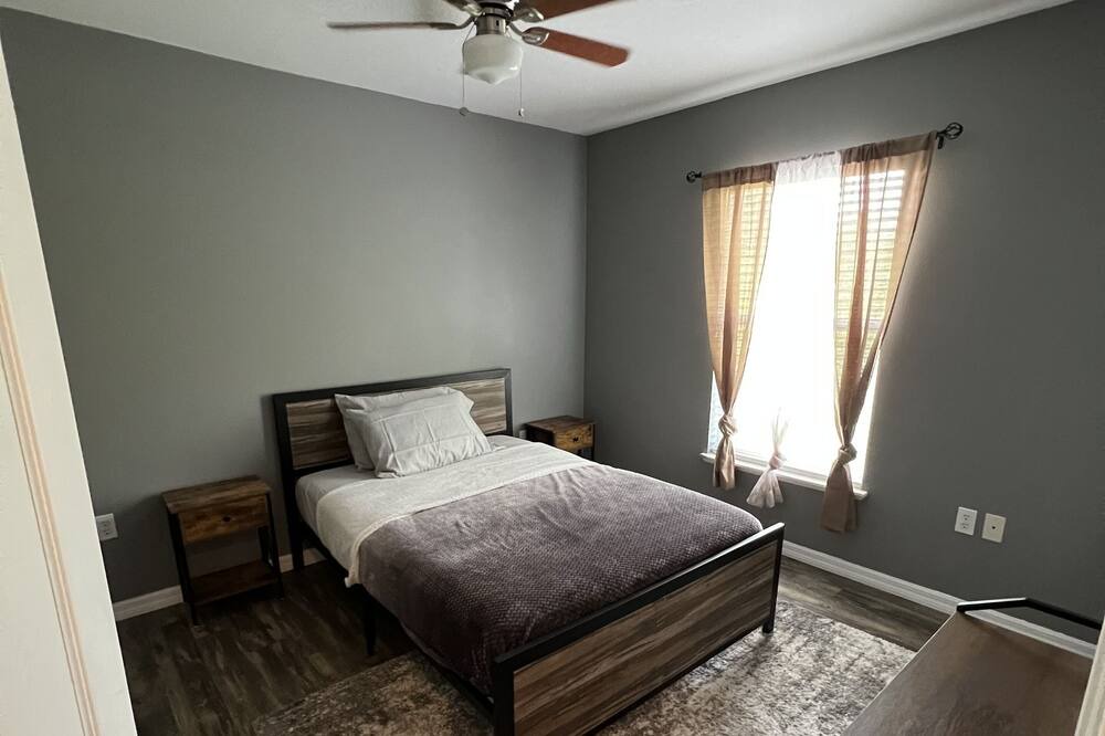Photo of Bedroom in Suncoast Meadows