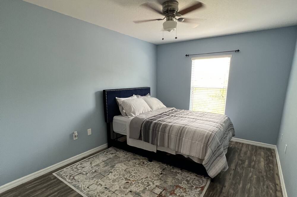 Photo of Bedroom in Suncoast Meadows