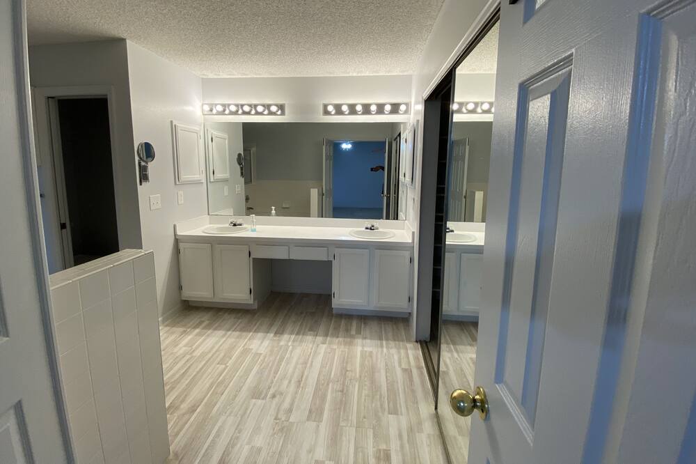 Photo of Bathroom in Tampa Palms