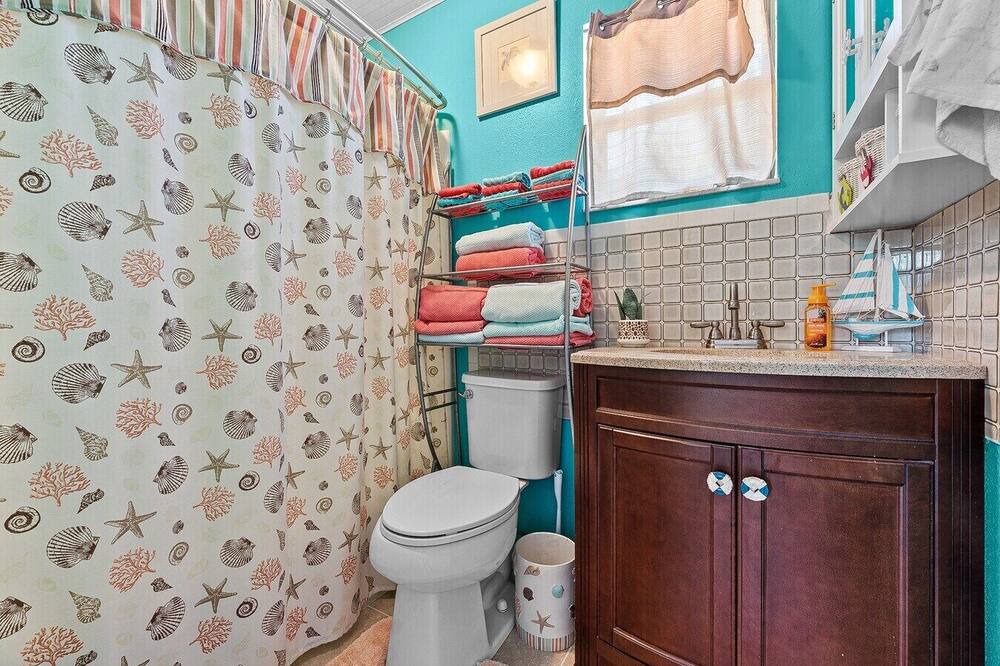 Photo of Bathroom in Horseshoe Beach