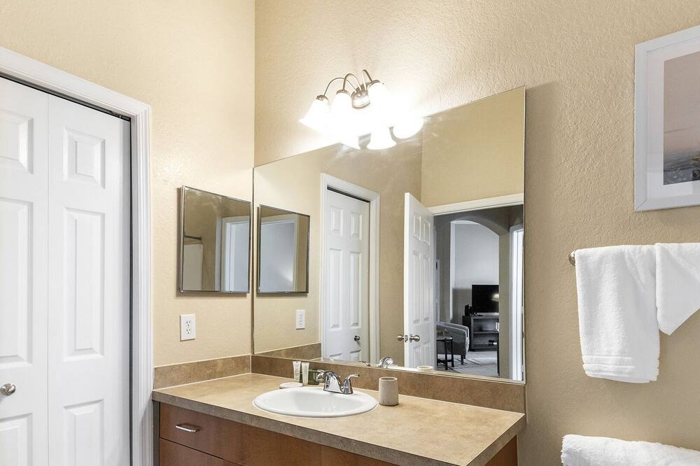 Photo of Bathroom in Wesley Chapel