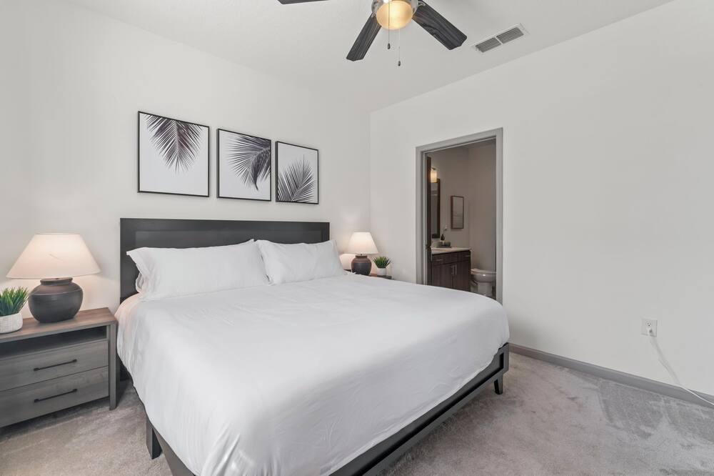 Photo of Bedroom in Deerwood