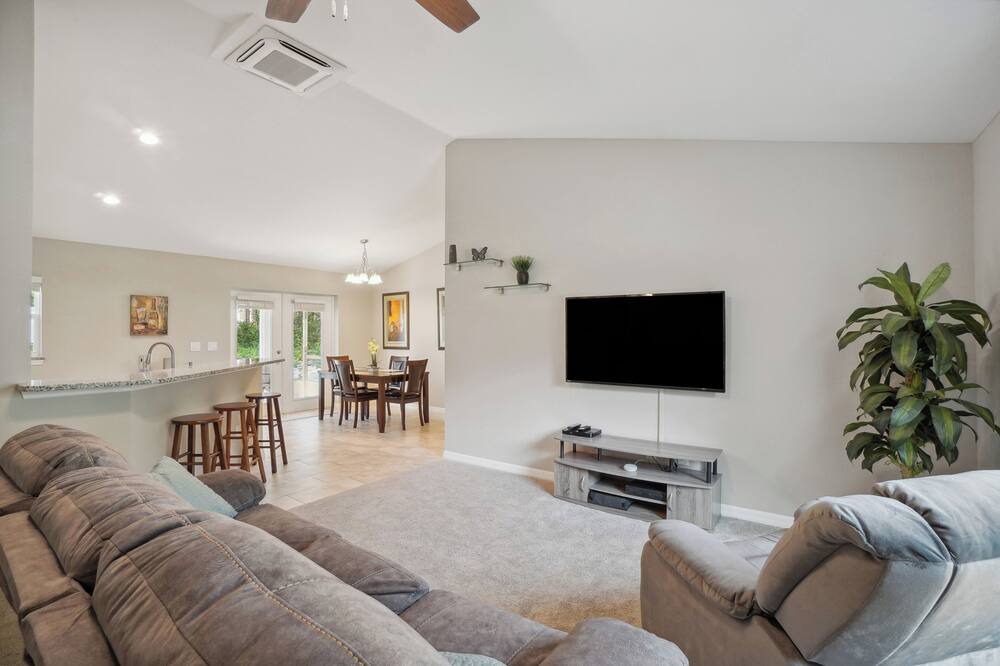 Photo of Bedroom in Candler