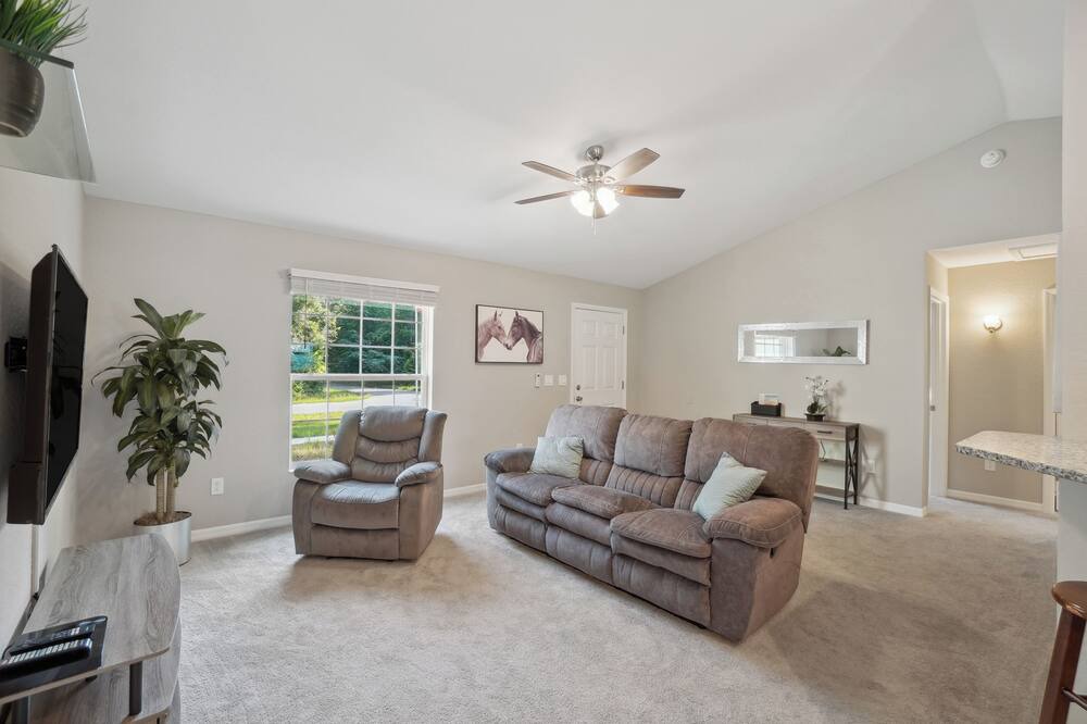 Photo of Livingroom in Candler
