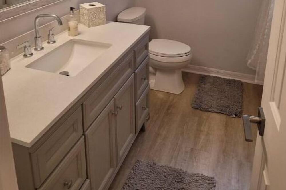 Photo of Bathroom in Edgar