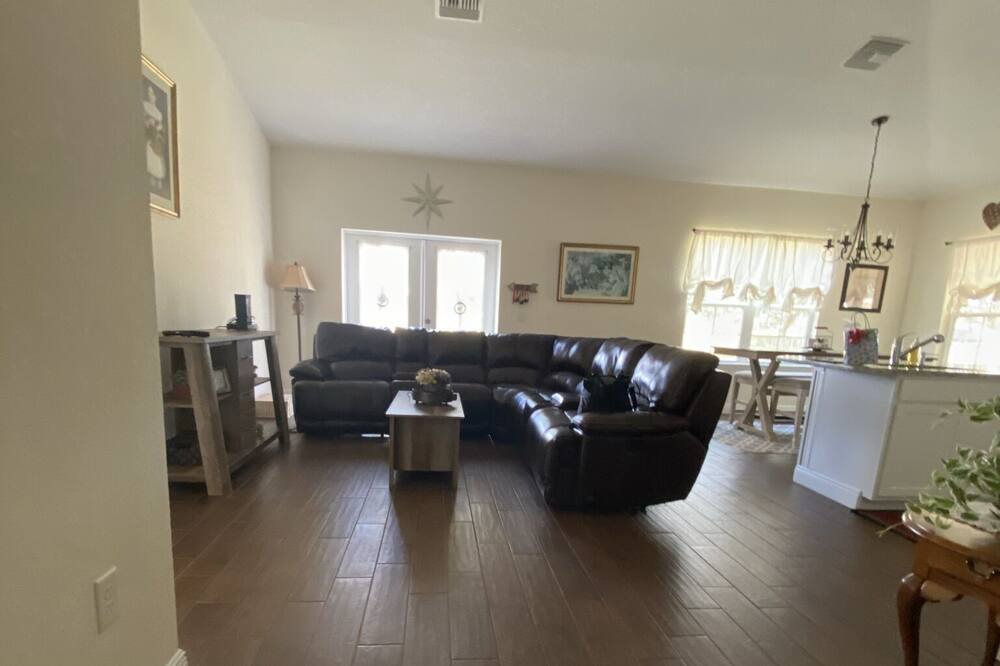 Photo of Livingroom in Groveland