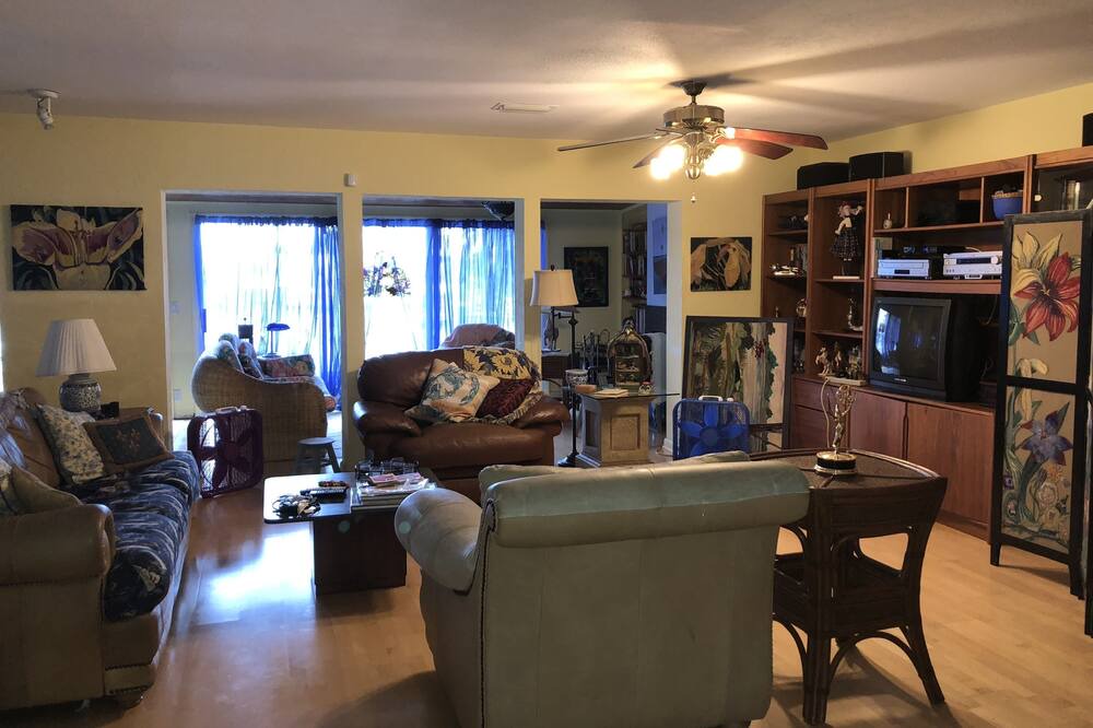 Photo of Livingroom in Capri Isle