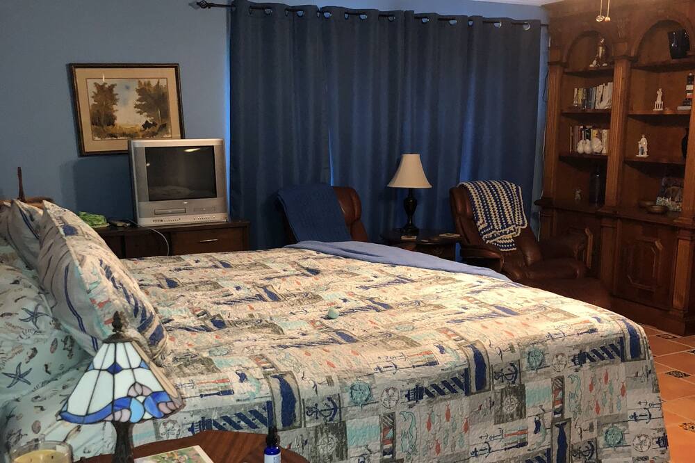 Photo of Bedroom in Capri Isle
